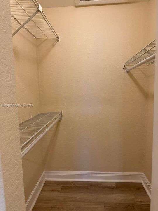 For Rent: $1,850 (2 beds, 1 baths, 903 Square Feet)