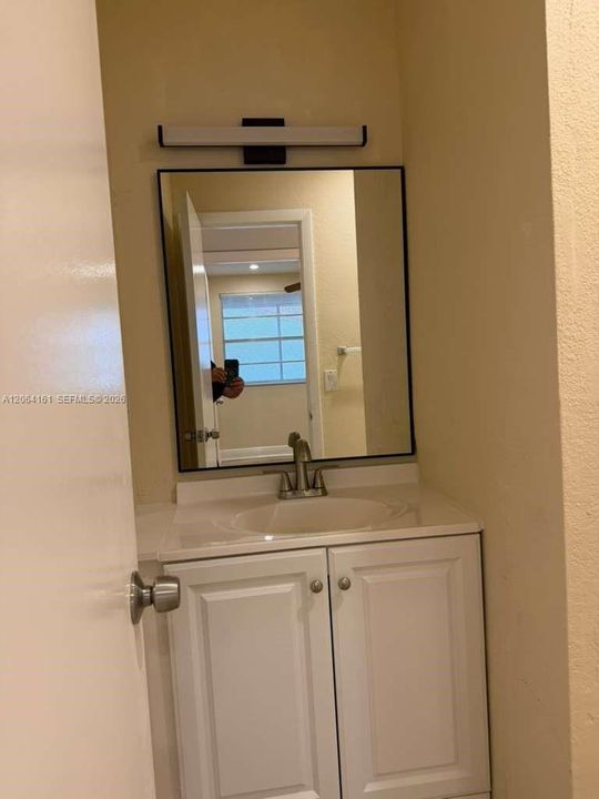 For Rent: $1,850 (2 beds, 1 baths, 903 Square Feet)