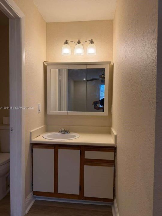 For Rent: $1,850 (2 beds, 1 baths, 903 Square Feet)