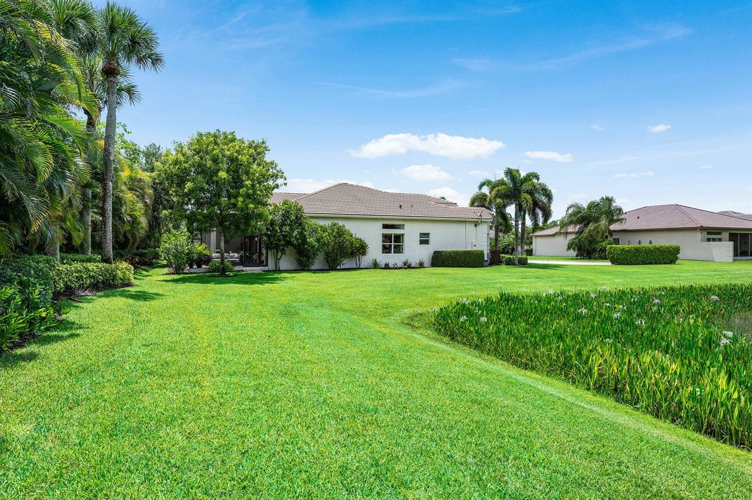Oversized Corner Lot - Sides To Lake