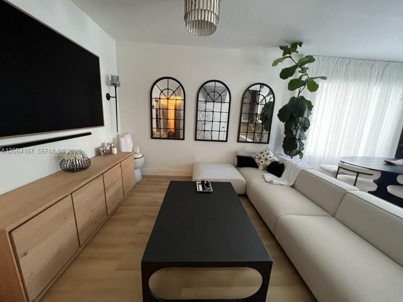 Recently Rented: $4,000 (2 beds, 1 baths, 935 Square Feet)