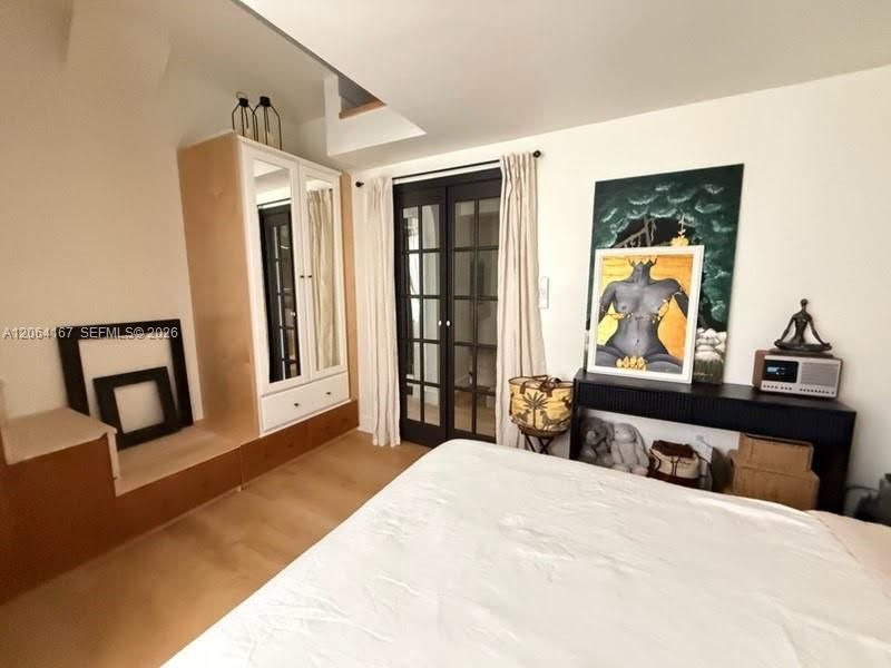 Recently Rented: $4,000 (2 beds, 1 baths, 935 Square Feet)