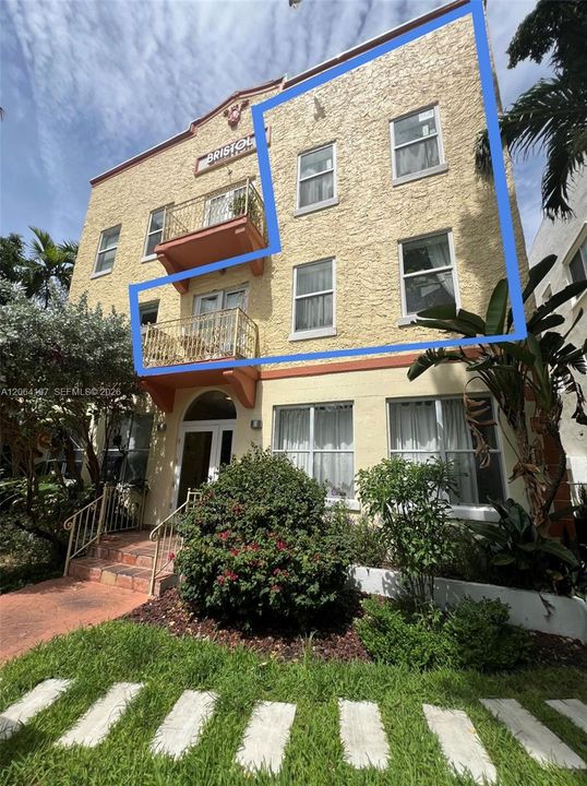 Recently Rented: $4,000 (2 beds, 1 baths, 935 Square Feet)