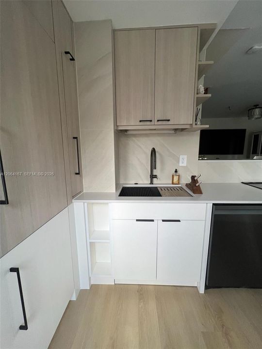 Recently Rented: $4,000 (2 beds, 1 baths, 935 Square Feet)
