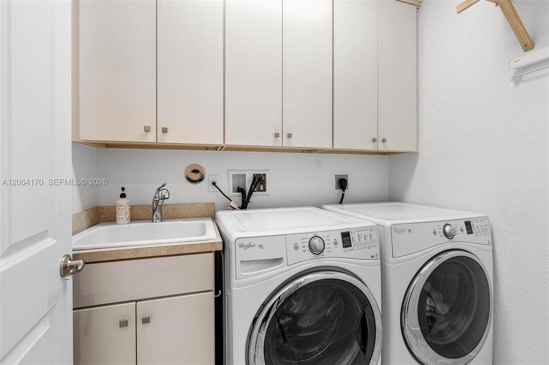 В аренду: $8,900 (5 спален, 3 ванн, 3372 Квадратных фут)
