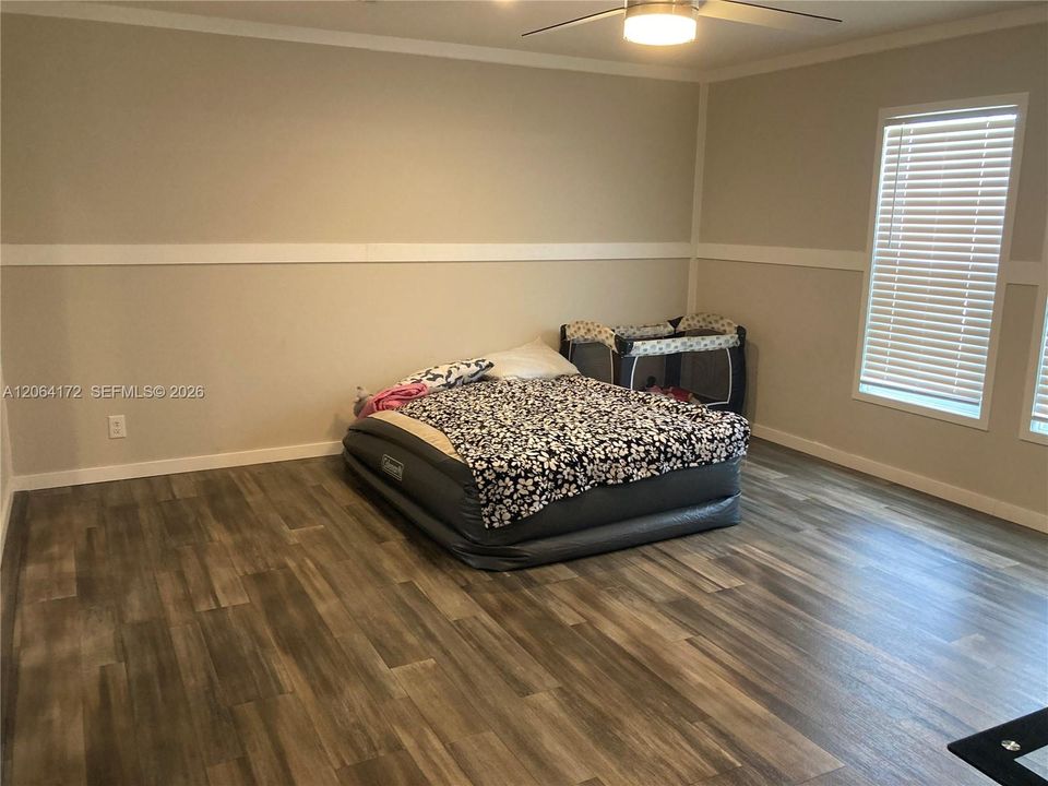 For Sale: $279,000 (3 beds, 2 baths, 1800 Square Feet)