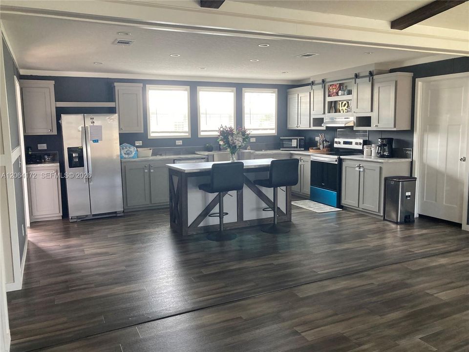 For Sale: $279,000 (3 beds, 2 baths, 1800 Square Feet)