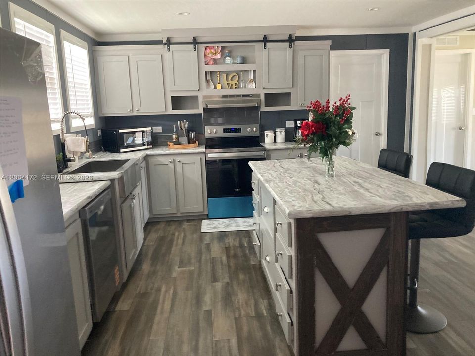 For Sale: $279,000 (3 beds, 2 baths, 1800 Square Feet)