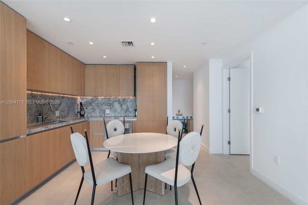 For Sale: $1,575,000 (1 beds, 1 baths, 1000 Square Feet)