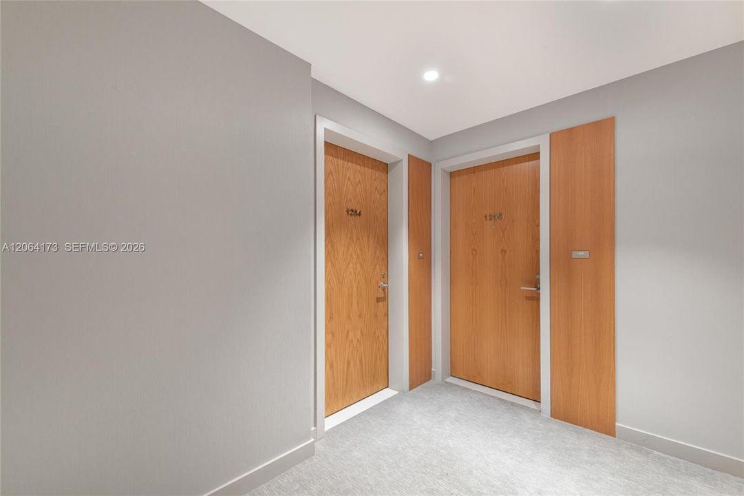 For Sale: $1,575,000 (1 beds, 1 baths, 1000 Square Feet)