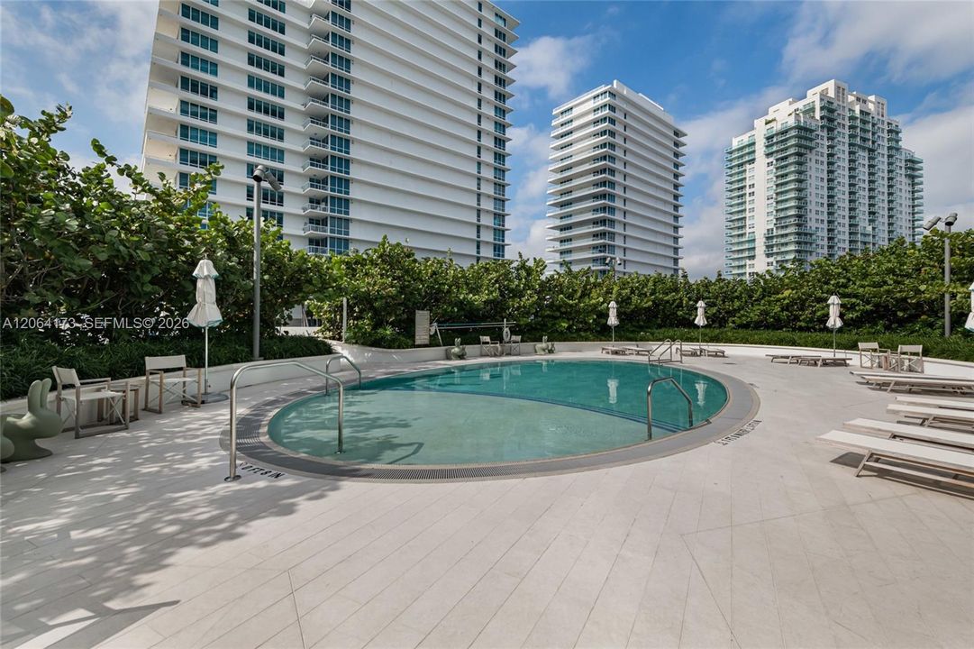 For Sale: $1,575,000 (1 beds, 1 baths, 1000 Square Feet)