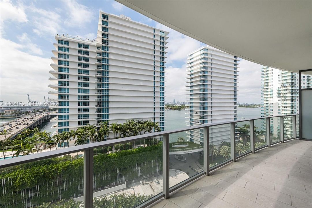 For Sale: $1,575,000 (1 beds, 1 baths, 1000 Square Feet)