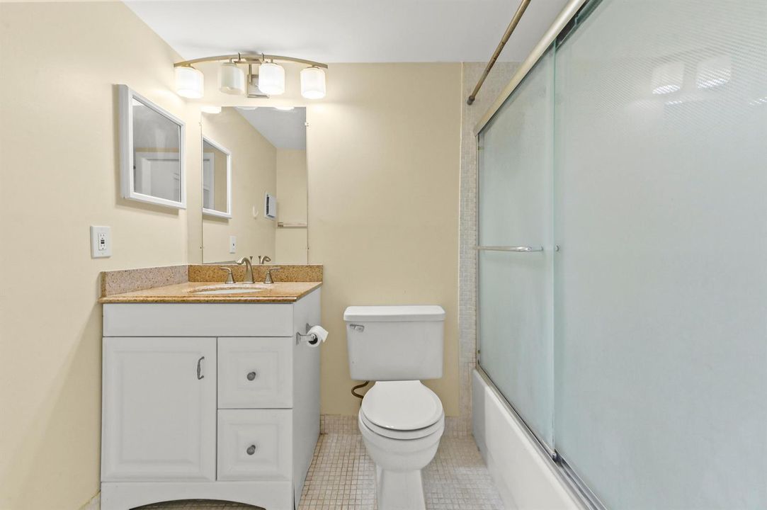 14 Bathroom 01