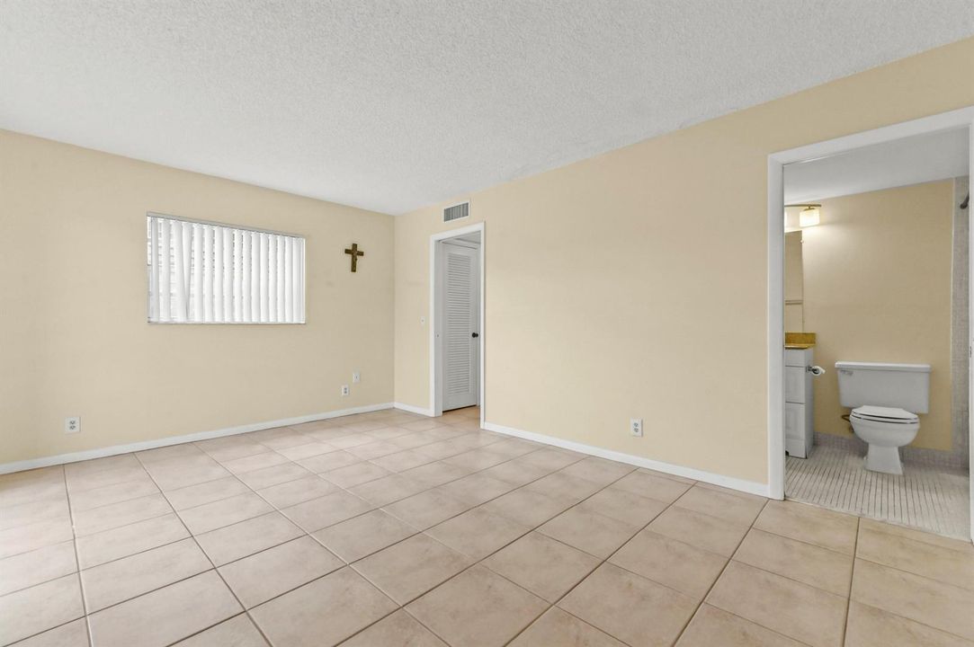13 Bedroom 03