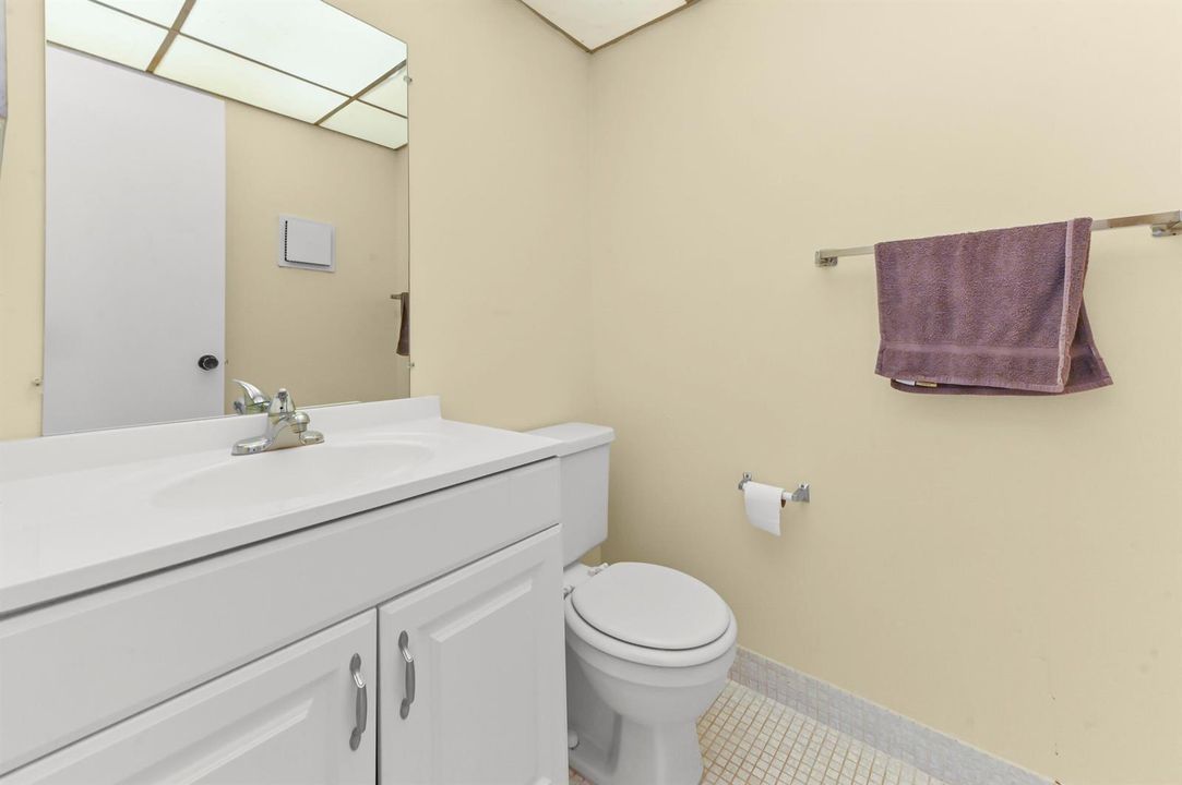 10 Bathroom 01