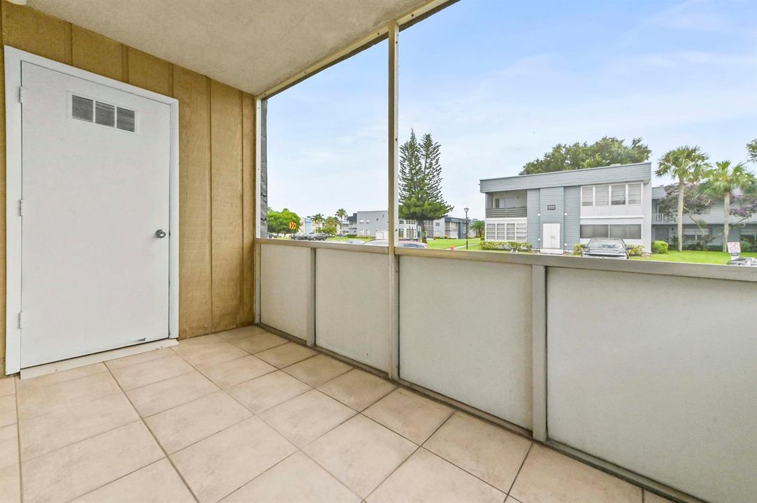 16 Patio 01