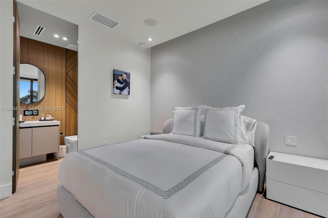 For Sale: $8,550,000 (6 beds, 5 baths, 4404 Square Feet)