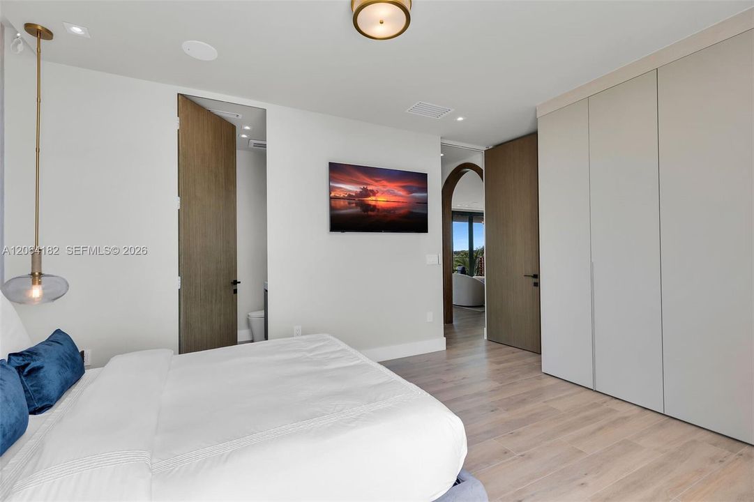 For Sale: $8,550,000 (6 beds, 5 baths, 4404 Square Feet)