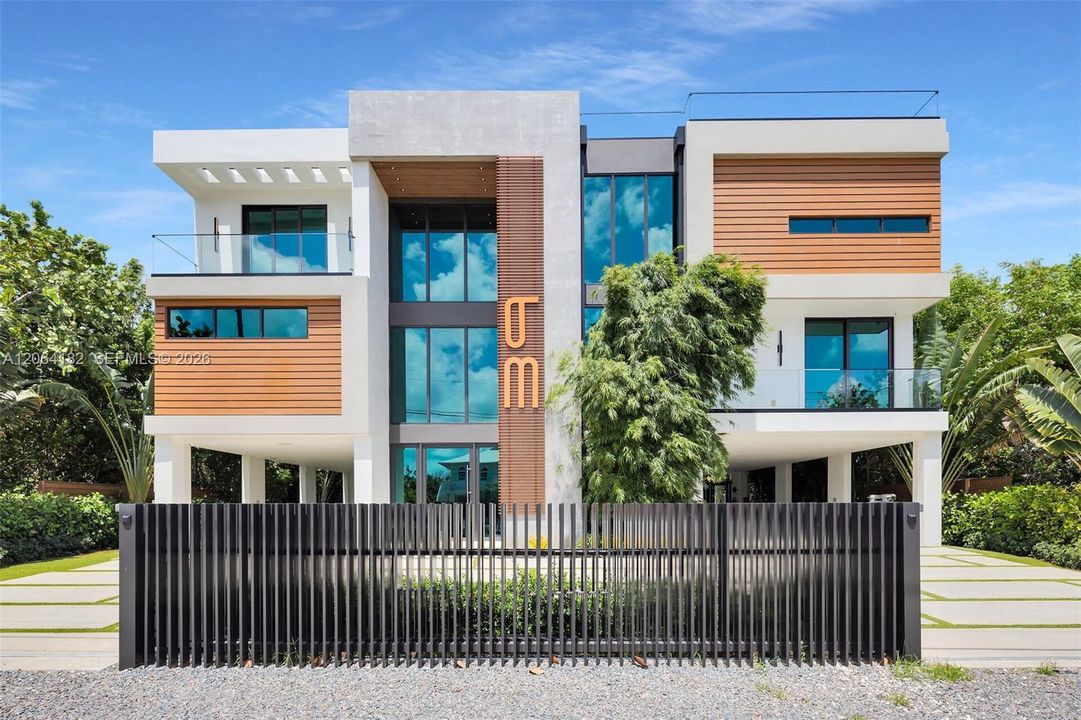 For Sale: $8,550,000 (6 beds, 5 baths, 4404 Square Feet)