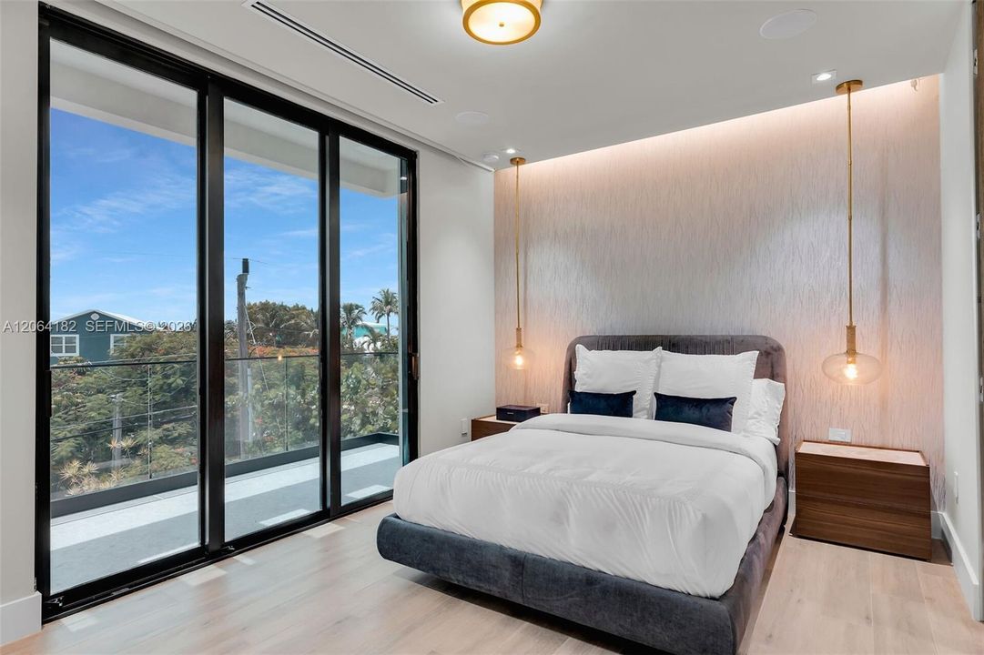 For Sale: $8,550,000 (6 beds, 5 baths, 4404 Square Feet)
