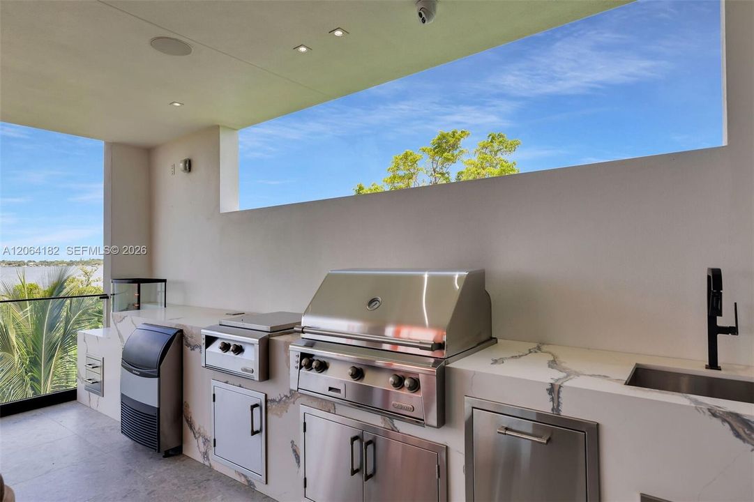 For Sale: $8,550,000 (6 beds, 5 baths, 4404 Square Feet)