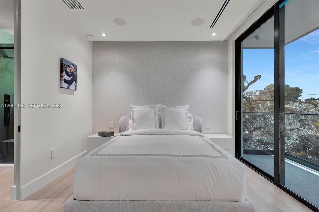 For Sale: $8,550,000 (6 beds, 5 baths, 4404 Square Feet)