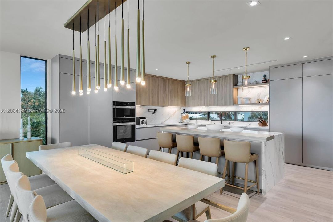 For Sale: $8,550,000 (6 beds, 5 baths, 4404 Square Feet)