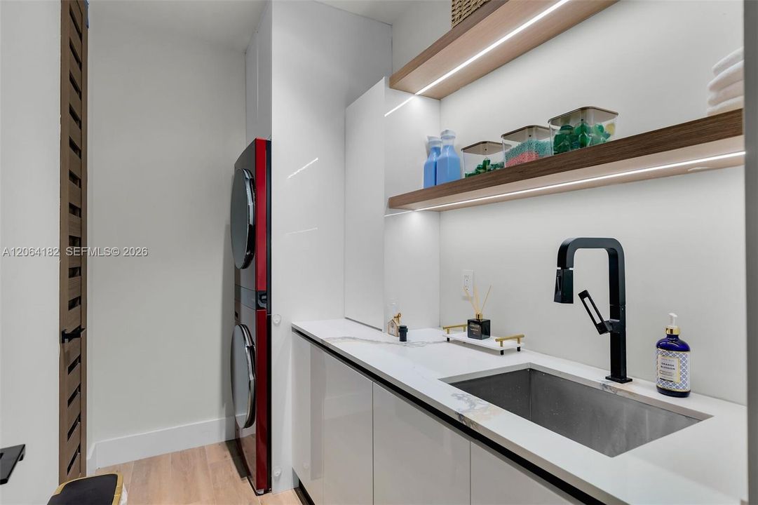For Sale: $8,550,000 (6 beds, 5 baths, 4404 Square Feet)