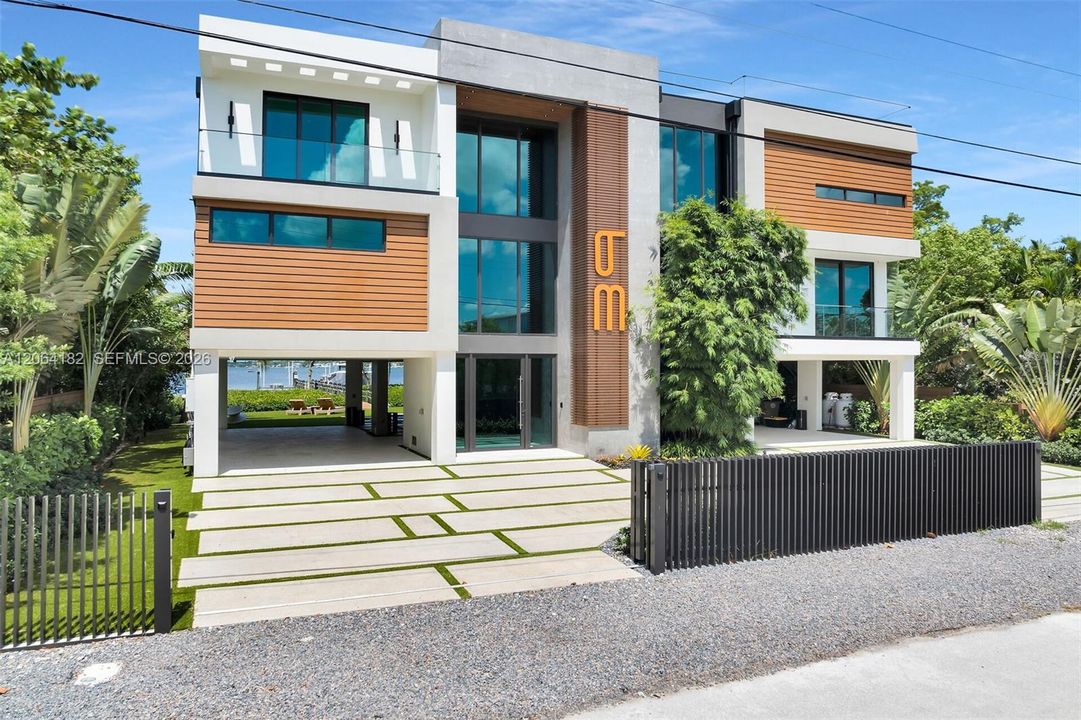For Sale: $8,550,000 (6 beds, 5 baths, 4404 Square Feet)