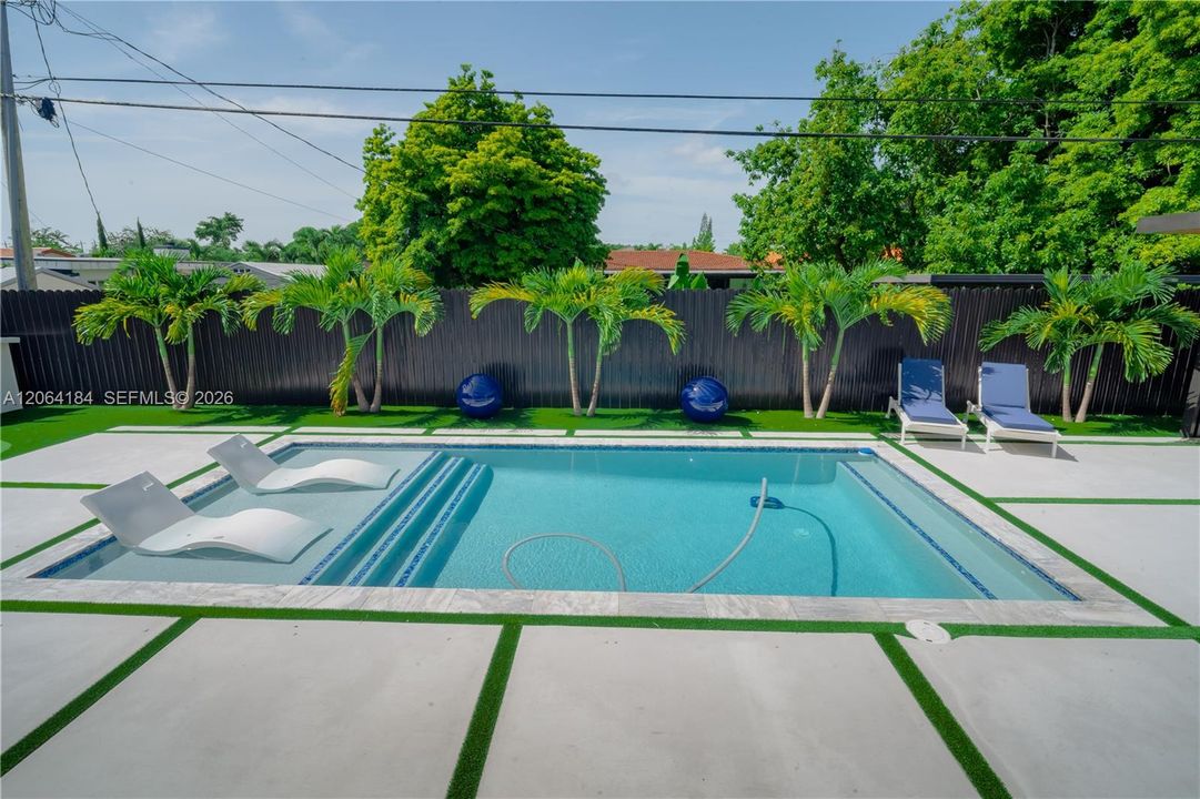 For Sale: $2,800,000 (4 beds, 5 baths, 4632 Square Feet)