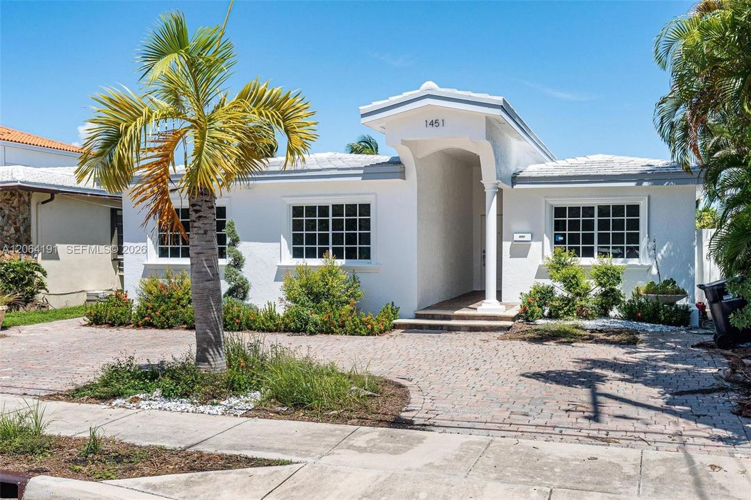 For Rent: $15,900 (5 beds, 4 baths, 2480 Square Feet)