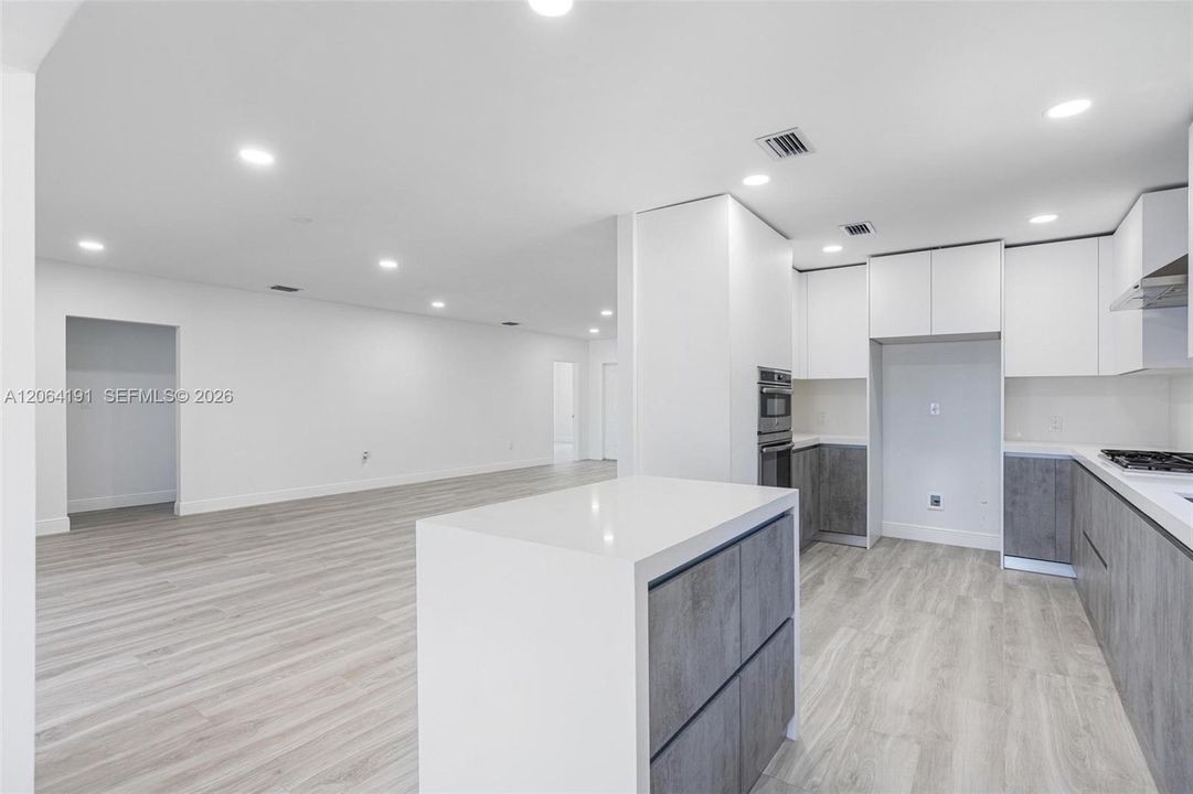 For Rent: $15,900 (5 beds, 4 baths, 2480 Square Feet)