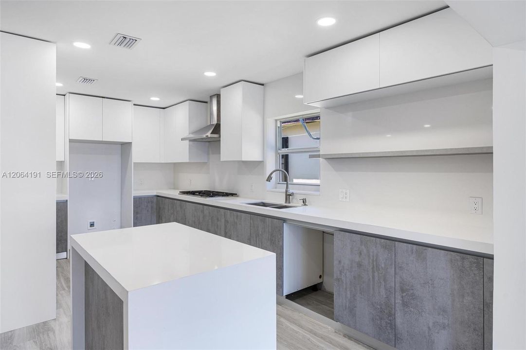 For Rent: $15,900 (5 beds, 4 baths, 2480 Square Feet)