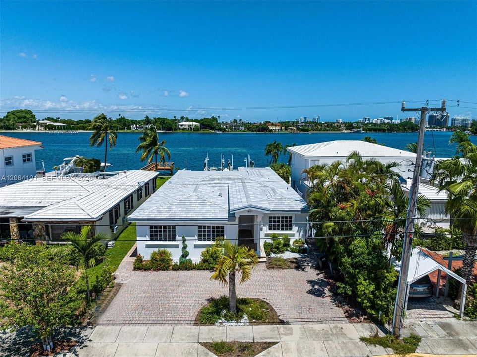 For Rent: $15,900 (5 beds, 4 baths, 2480 Square Feet)