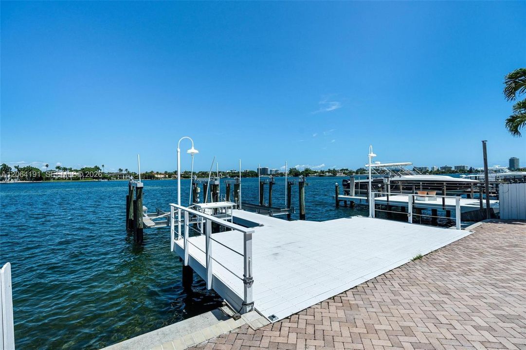 For Rent: $15,900 (5 beds, 4 baths, 2480 Square Feet)