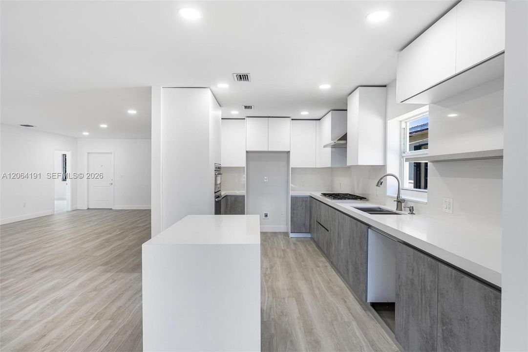 For Rent: $15,900 (5 beds, 4 baths, 2480 Square Feet)