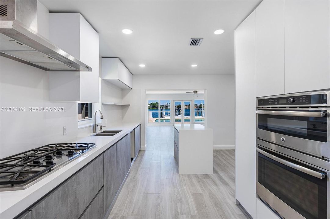 For Rent: $15,900 (5 beds, 4 baths, 2480 Square Feet)