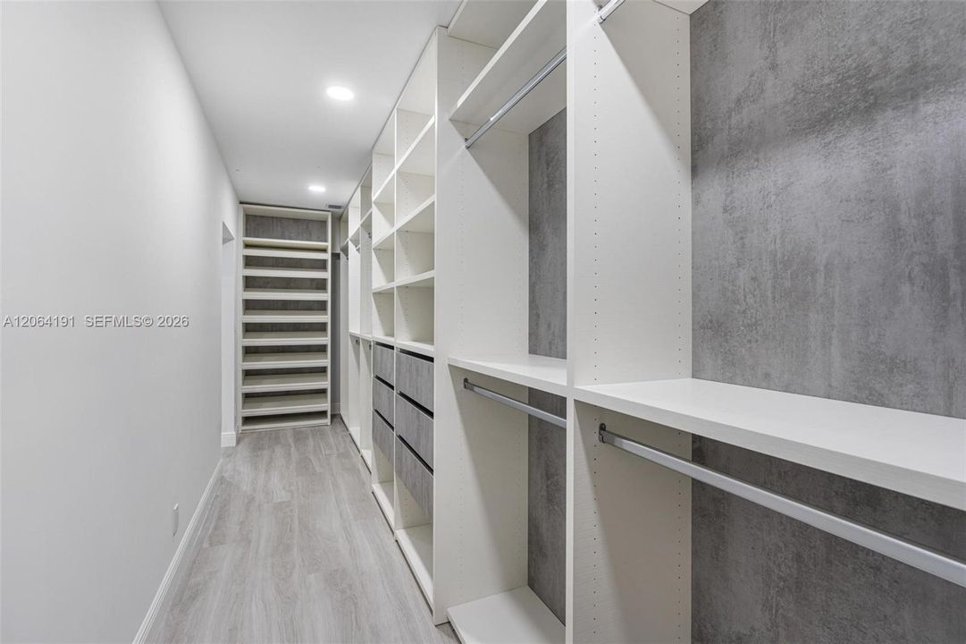 For Rent: $15,900 (5 beds, 4 baths, 2480 Square Feet)