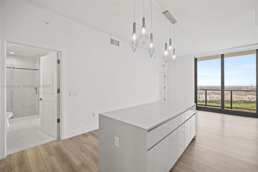 Недавно арендовано: $3,750 (1 спален, 1 ванн, 859 Квадратных фут)