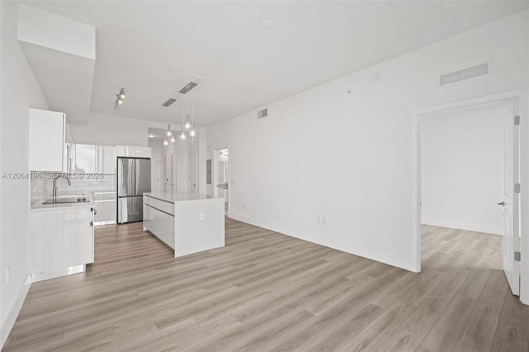 Недавно арендовано: $3,750 (1 спален, 1 ванн, 859 Квадратных фут)