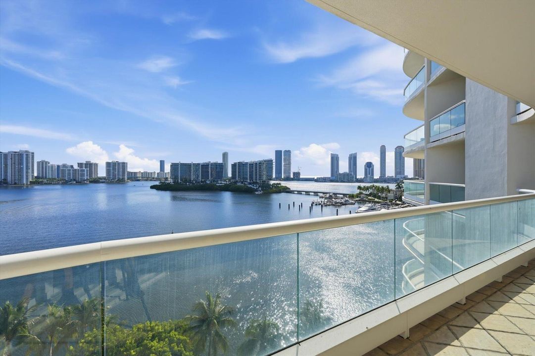 19-7000 Island Blvd apt 907_019