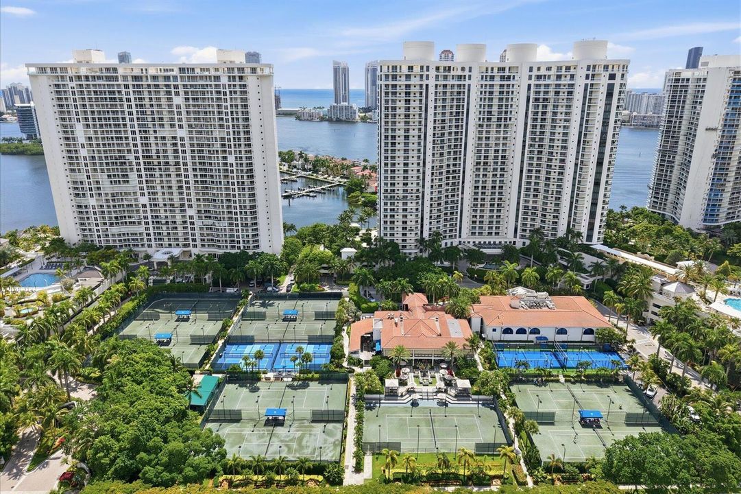 70-7000 Island Blvd apt 907_070