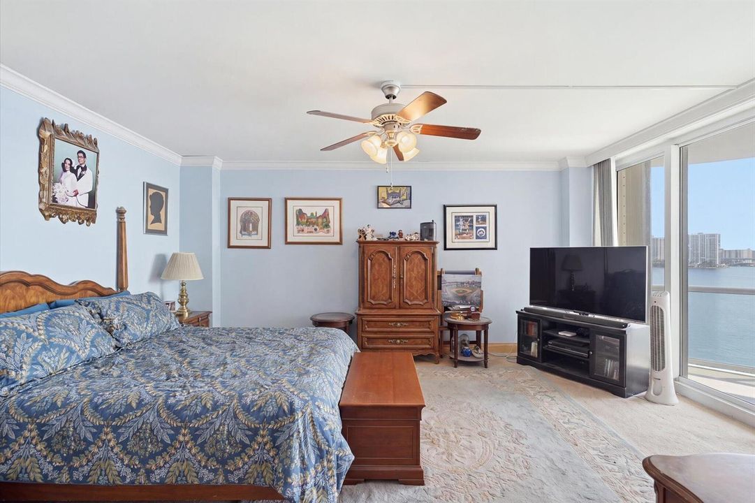 06-7000 Island Blvd apt 907_006