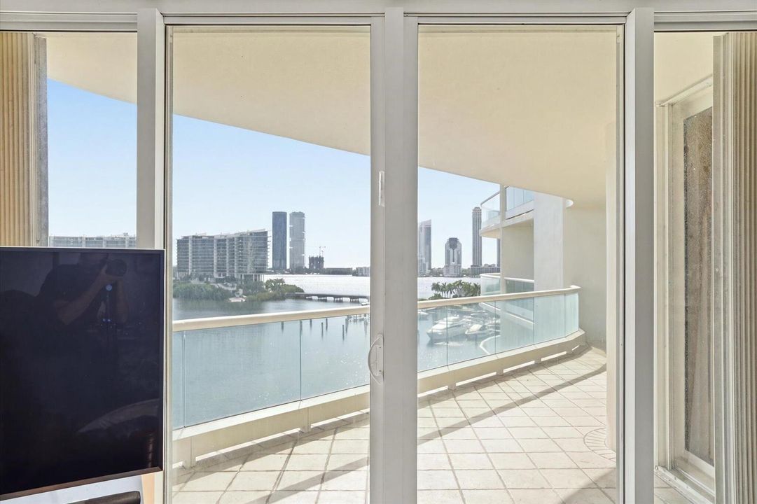 09-7000 Island Blvd apt 907_009