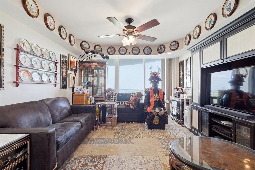 12-7000 Island Blvd apt 907_012