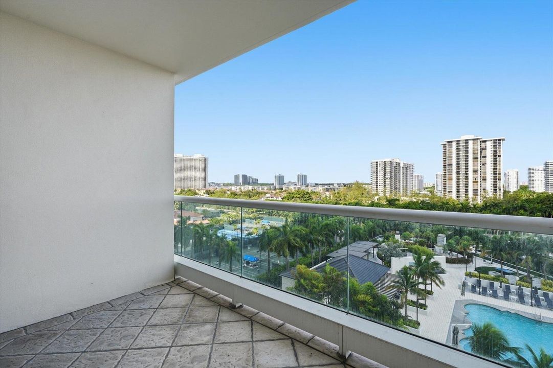 27-7000 Island Blvd apt 907_027