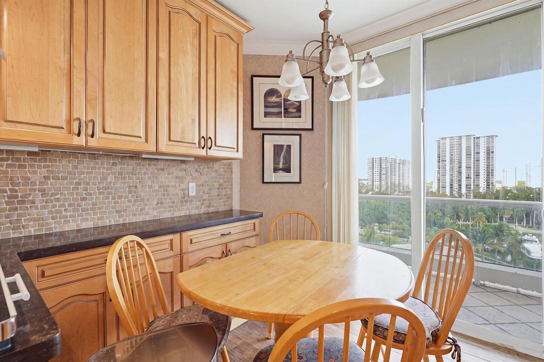 14-7000 Island Blvd apt 907_014