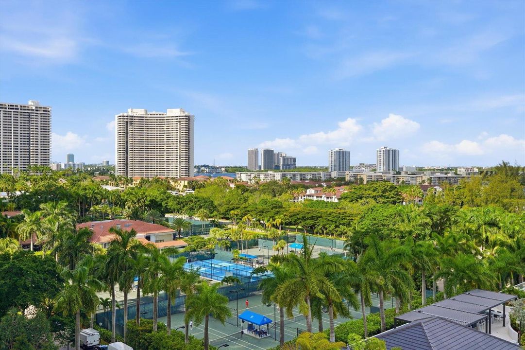 24-7000 Island Blvd apt 907_024