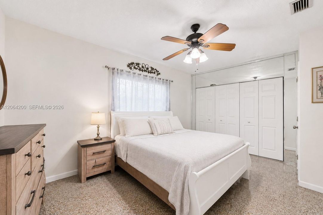 Active With Contract: $600,000 (2 beds, 1 baths, 1406 Square Feet)