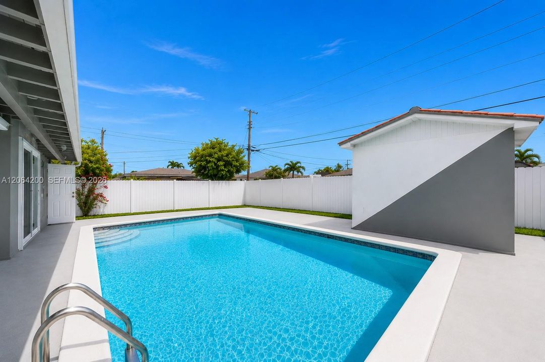 Active With Contract: $600,000 (2 beds, 1 baths, 1406 Square Feet)